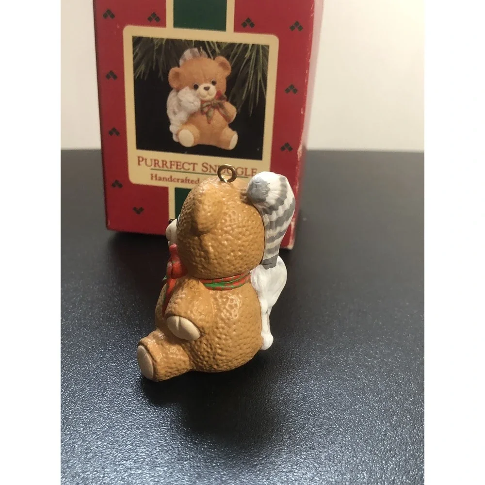 1988 Hallmark Keepsake Handcrafted Christmas Ornament Purrfect‎ Snuggle
